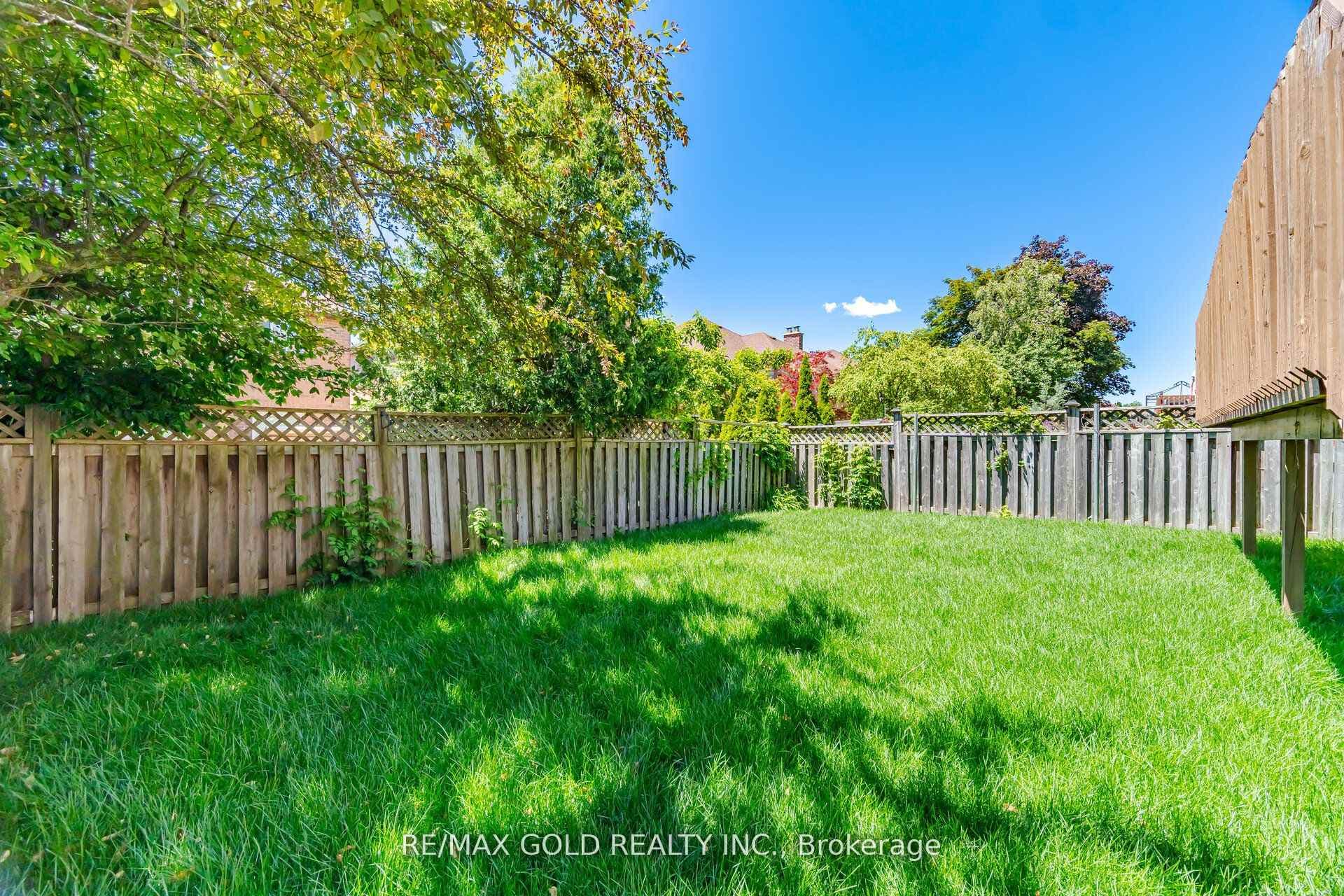 37 Lord Simcoe Drive photo 47