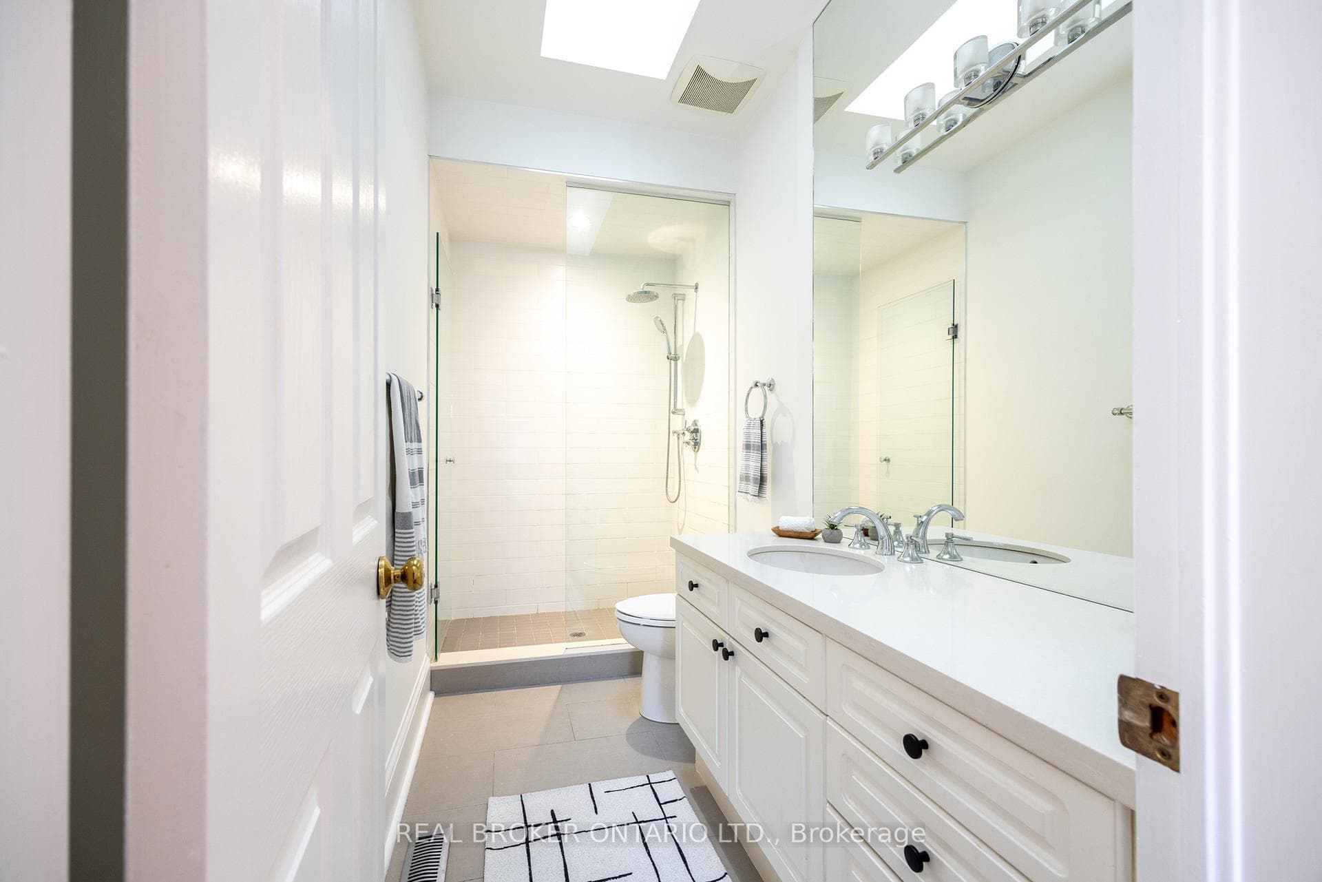258 Douglas Avenue photo 21