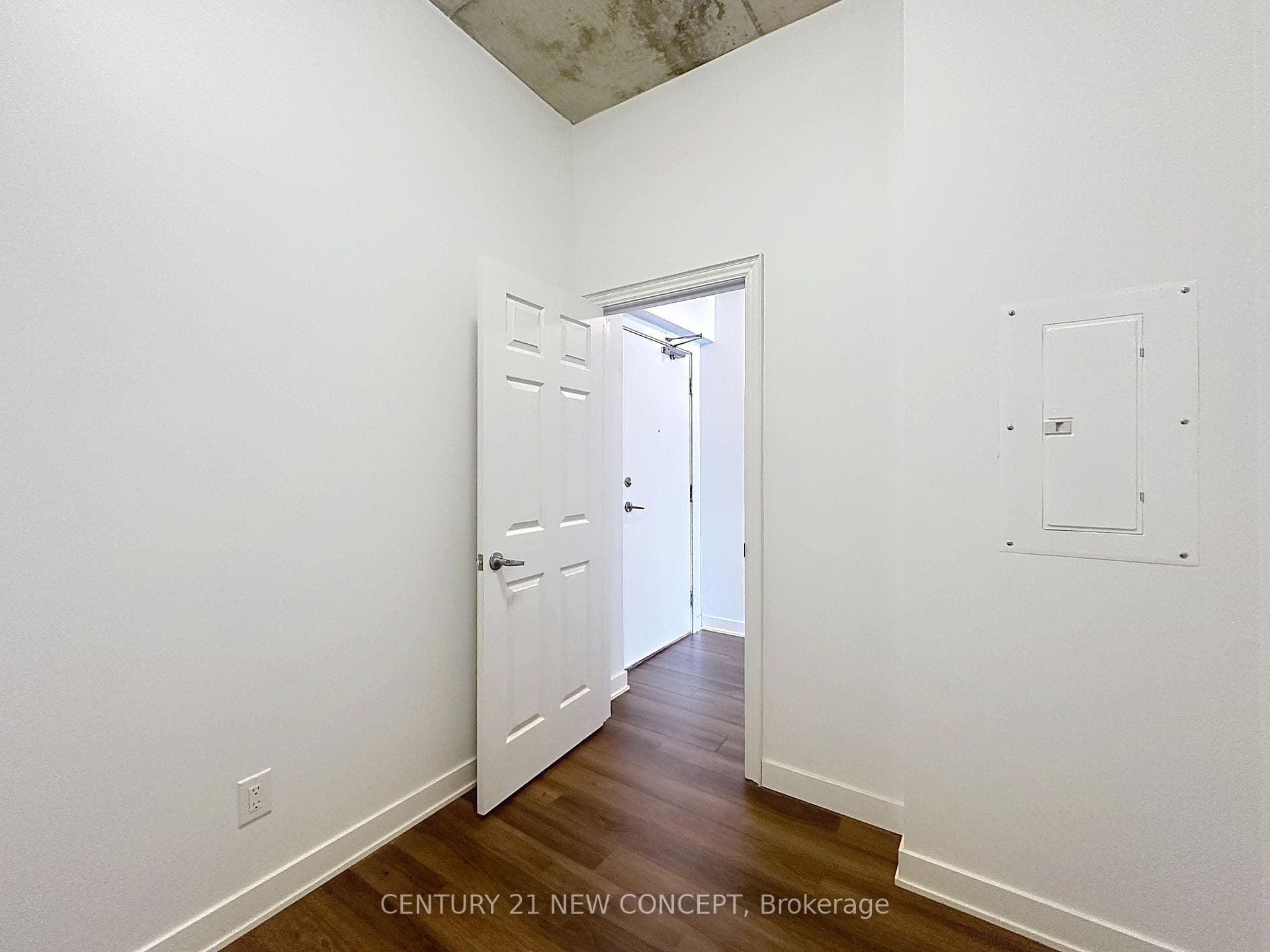 210 Simcoe Street Unit 1909 photo 8