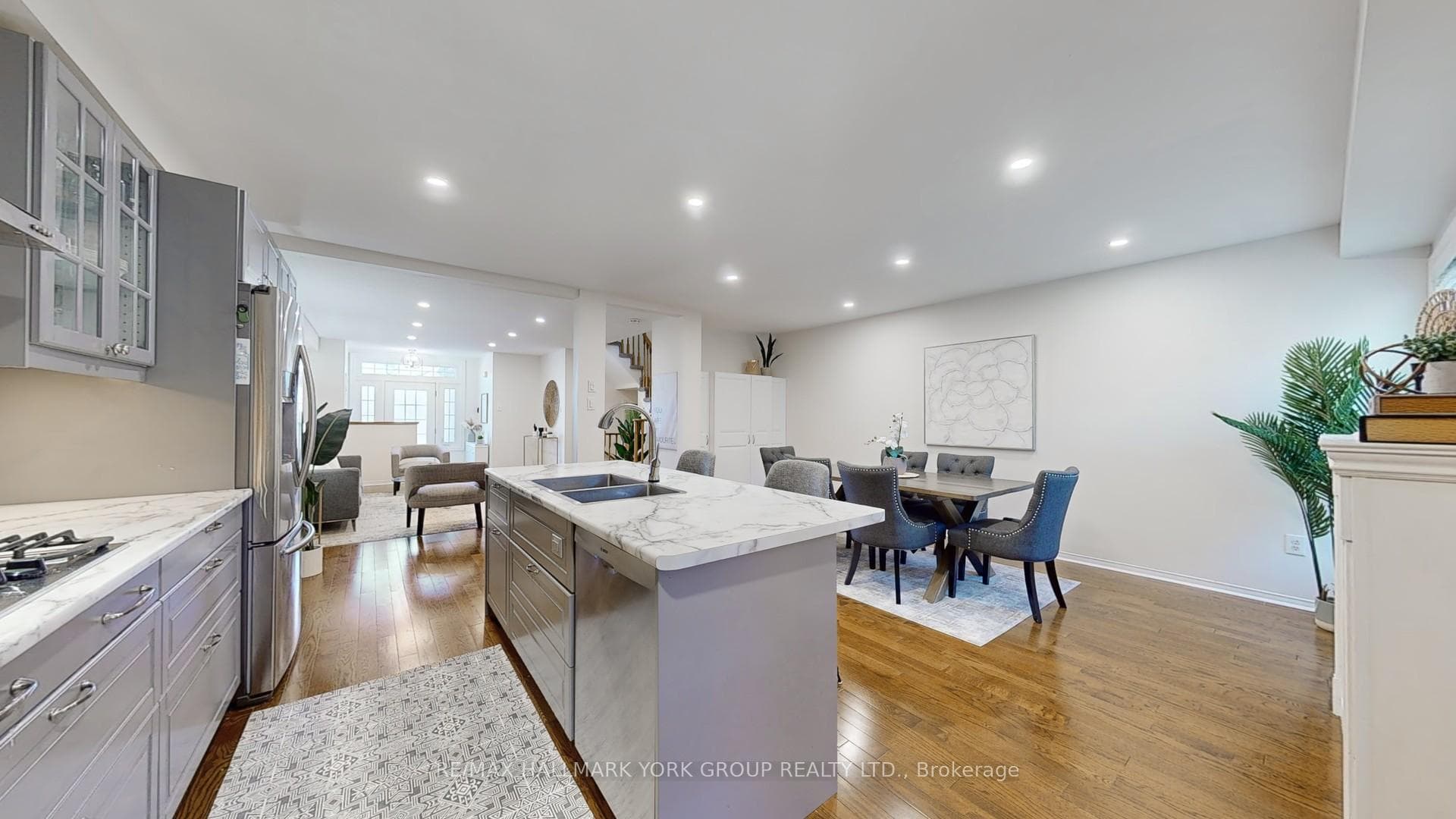 329 Warner Crescent photo 13