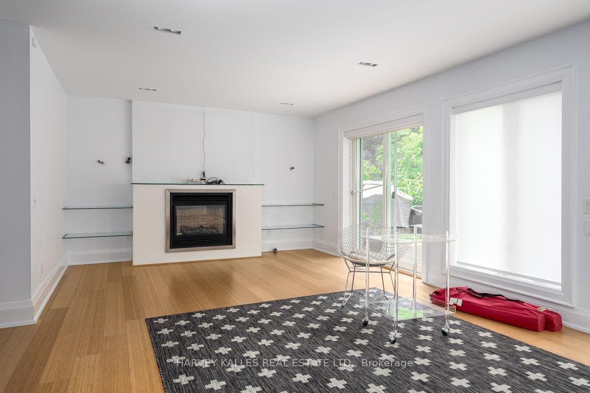 562 Bedford Park Avenue photo 17