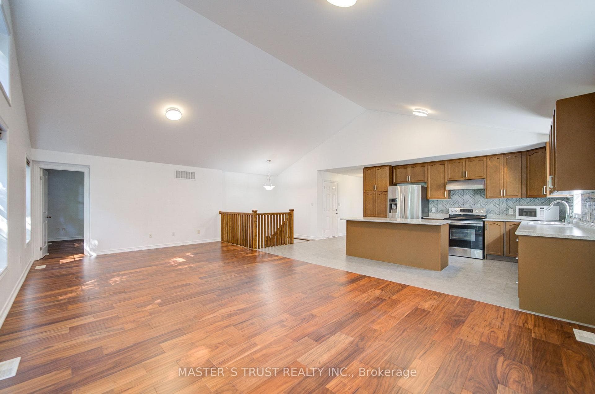 569 Grange Way photo 9