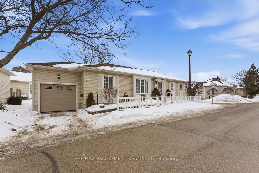 142 Silverbirch Avenue photo 2