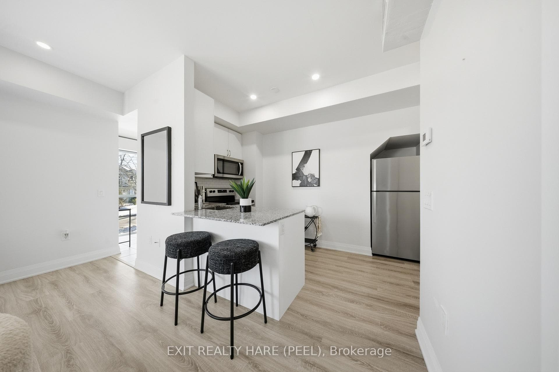 48 Coles Avenue Unit 702 photo 13