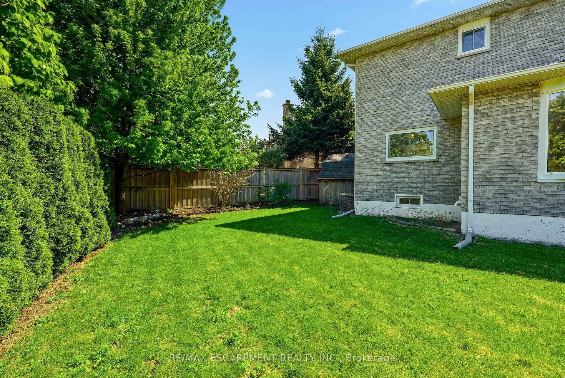 2347 Tweedsmuir Court photo 47