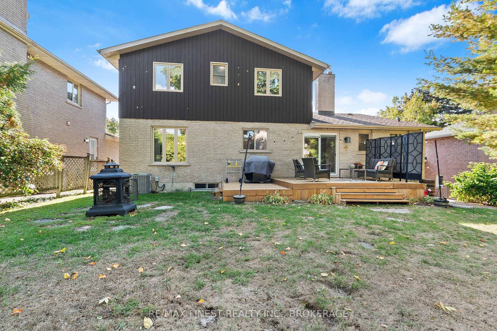 550 Rankin Crescent photo 42