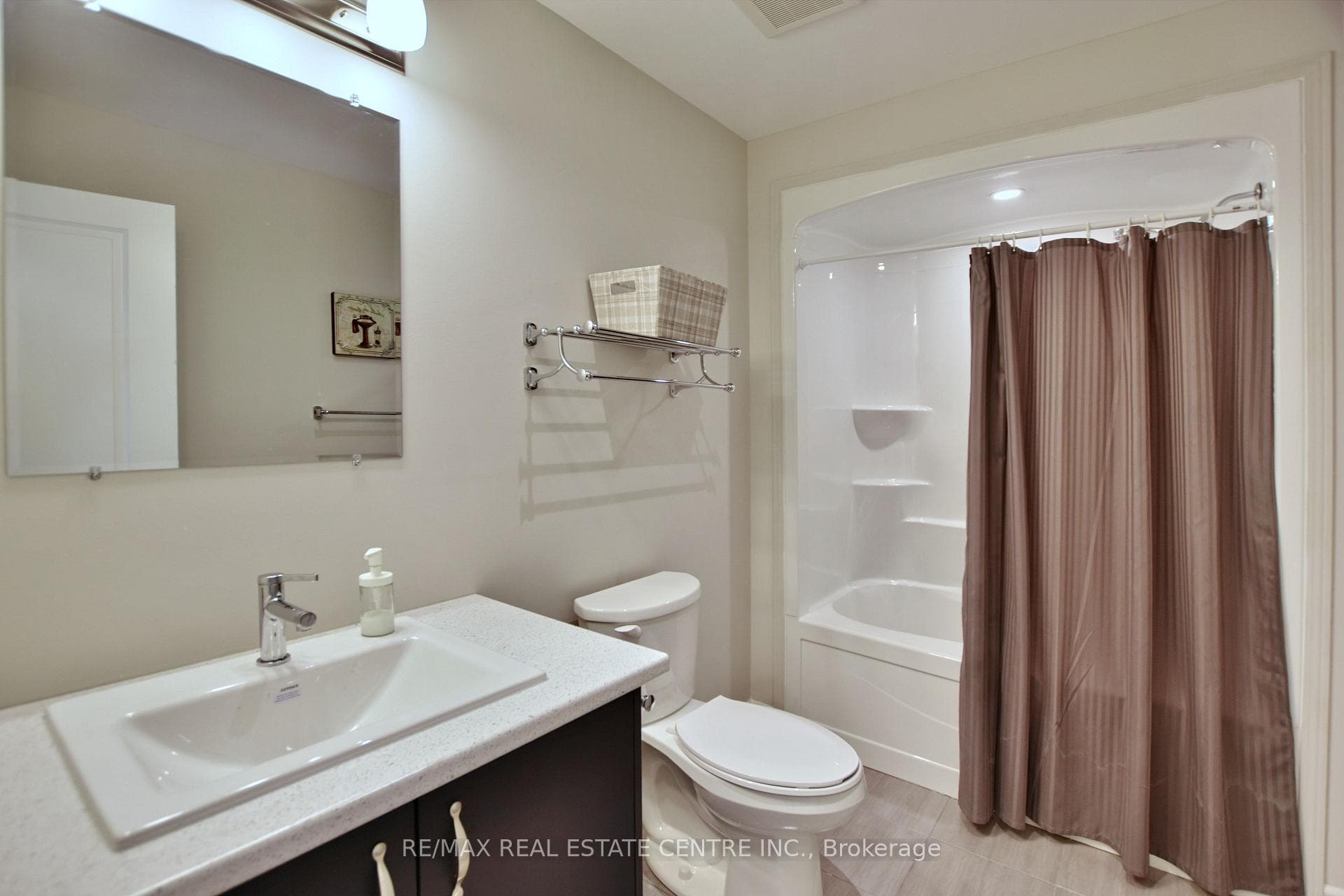110 Sebastian Street photo 23