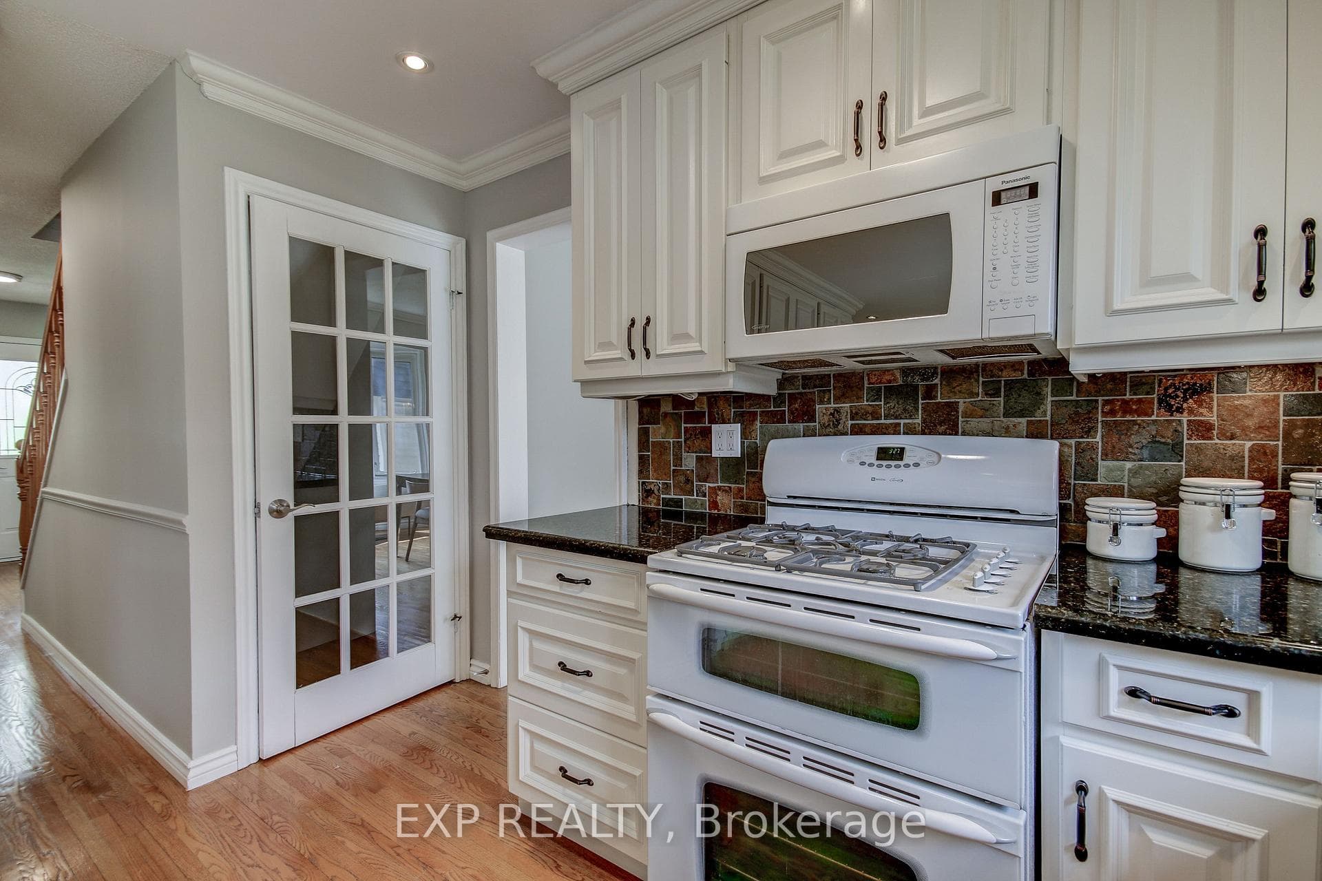 416 Scarlett Crescent photo 8