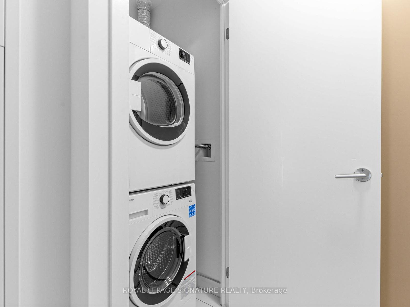 5 Quarrington Lane Unit 1401 photo 4