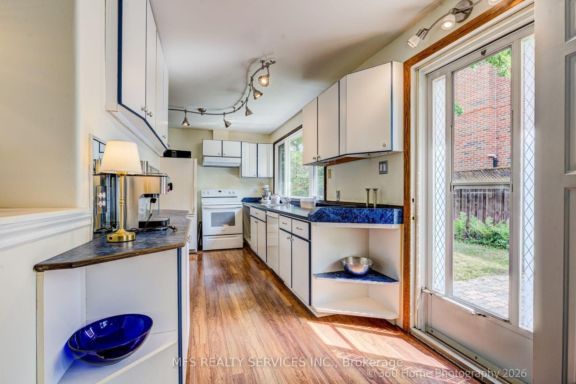 47 Deep Dene Drive photo 12