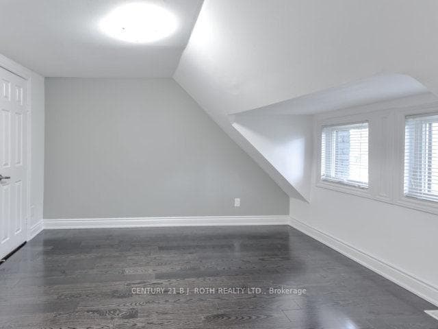 603 Ossington Avenue Unit Upper photo 5