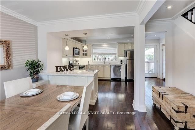 387 Burnhamthorpe Road photo 7