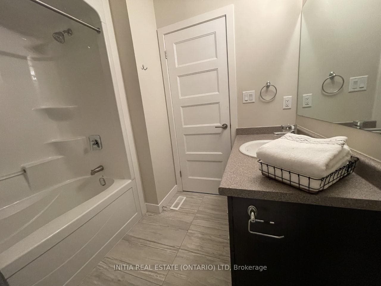 897 Sarnia Road photo 18