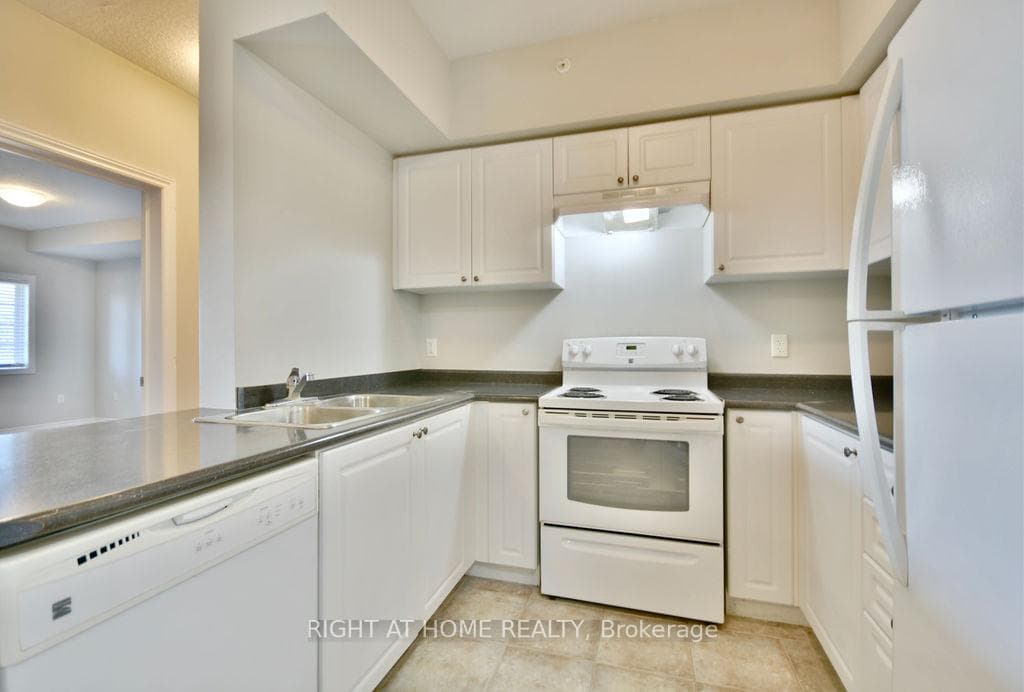 Modern kitchen w/fridge, stove, dishwasher