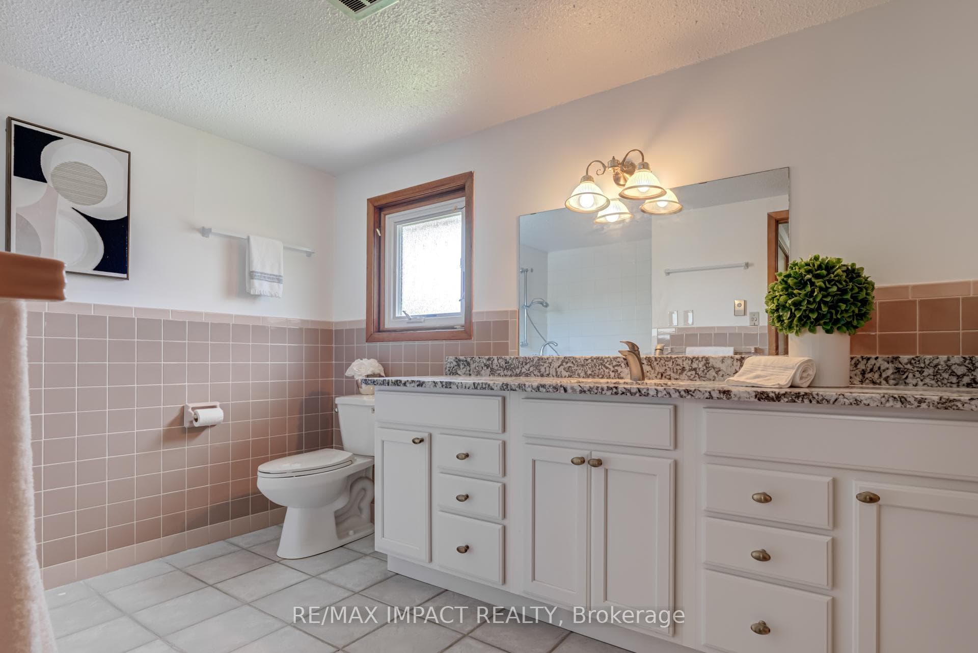 Spacious 4-Piece Main Bath