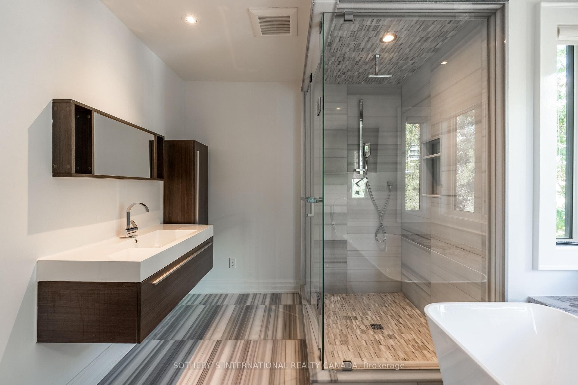 7 Louise Avenue photo 21