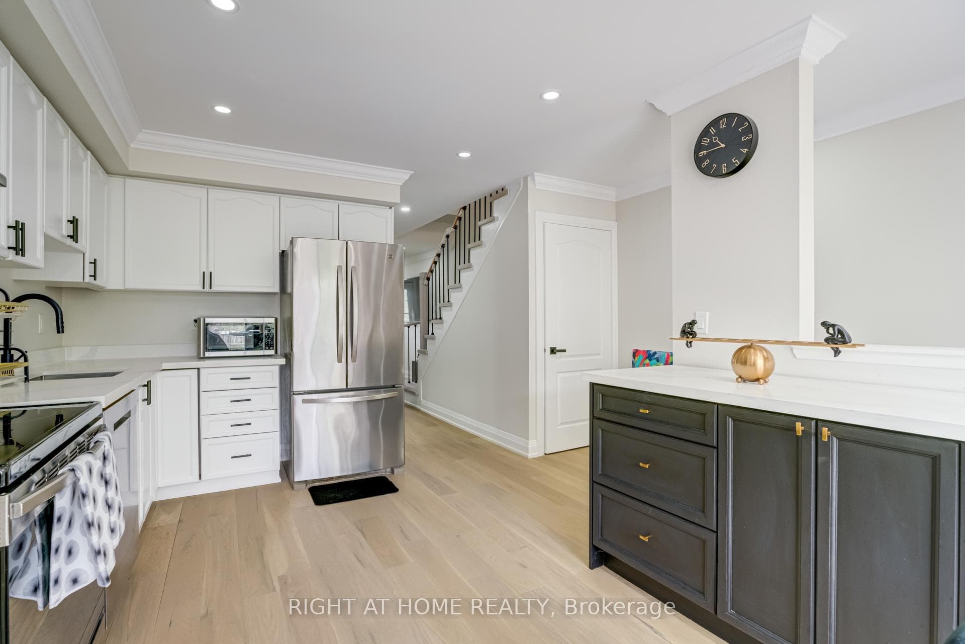 735 Sheppard Avenue Unit 6 photo 9