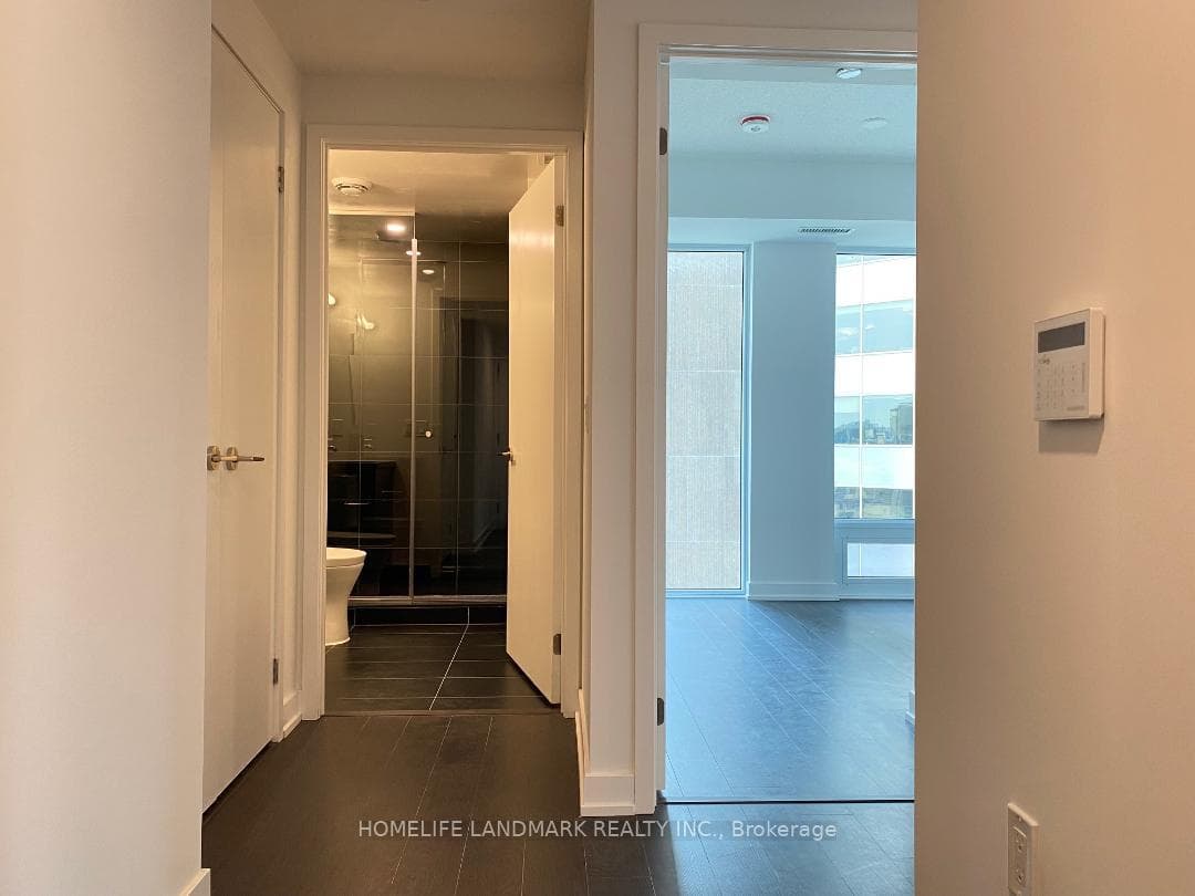 238 Simcoe Street Unit 1704 photo 3