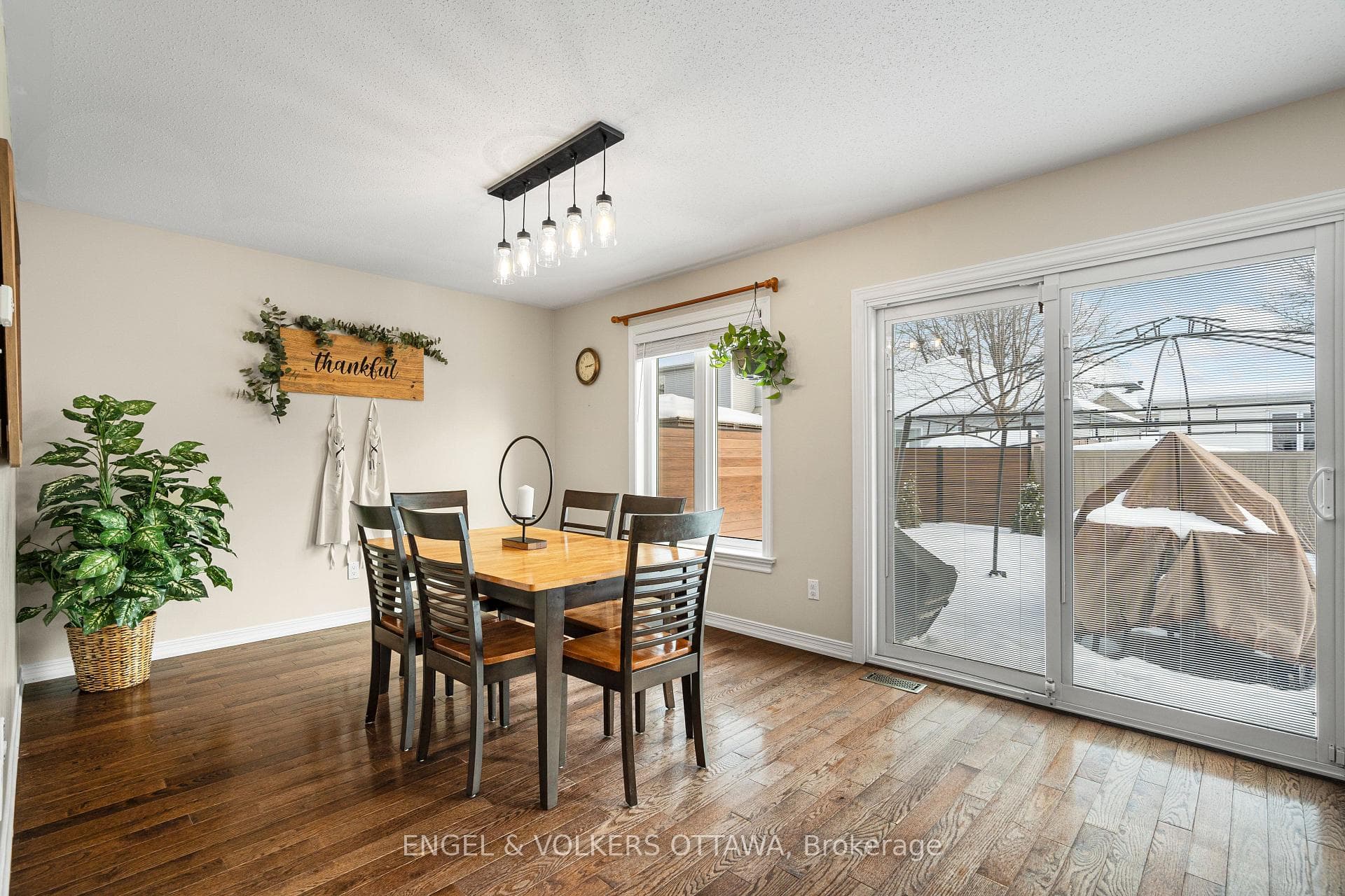 36 Newborough Crescent photo 10