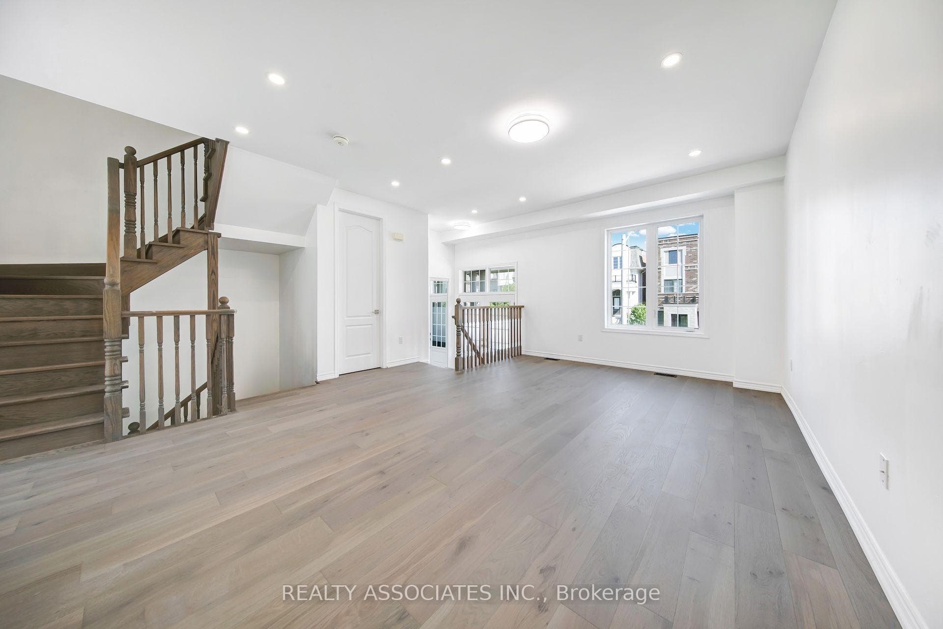 17 Vaudeville Drive photo 5