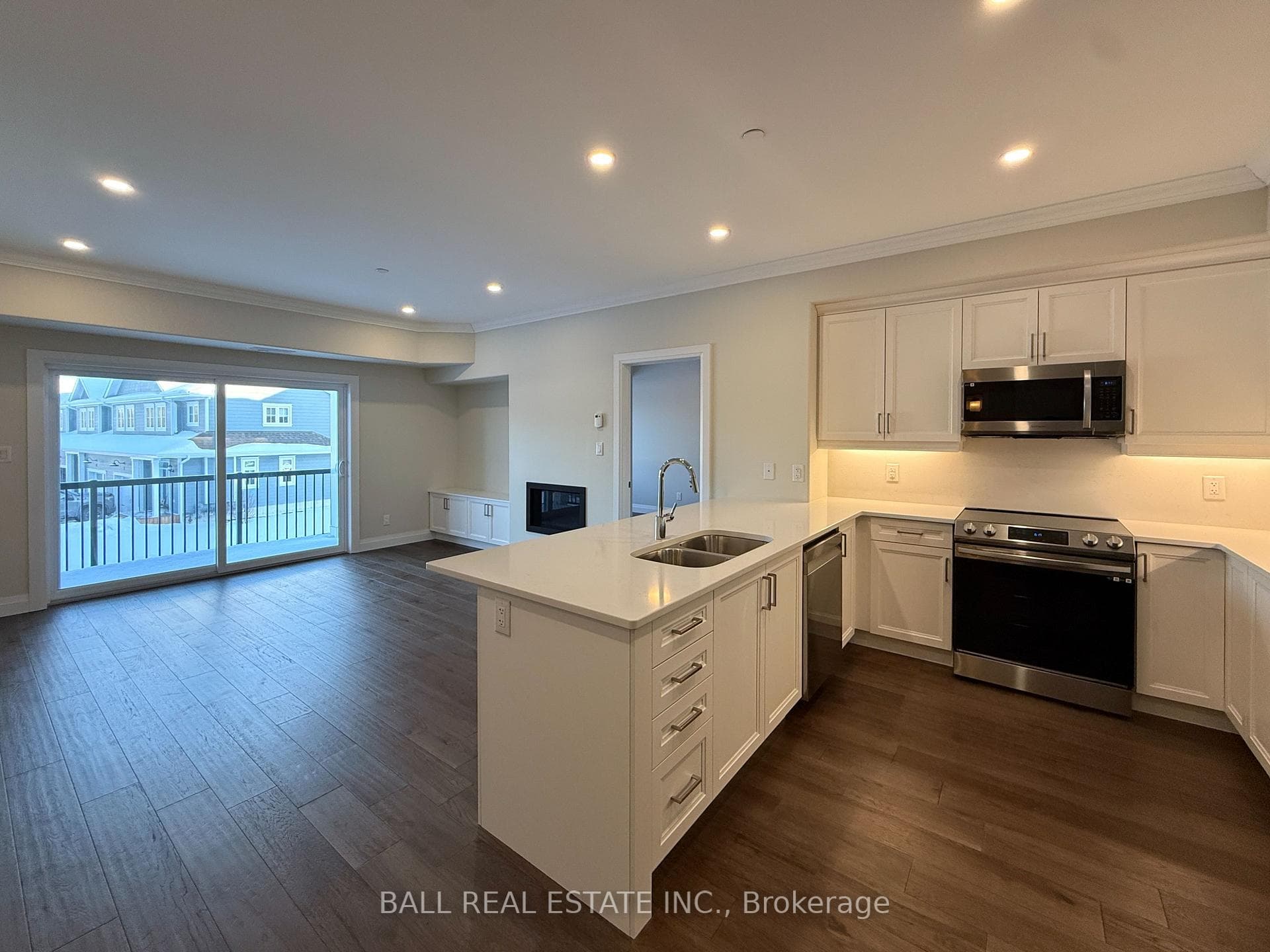 19 Hampton Lane Unit 204 photo 8