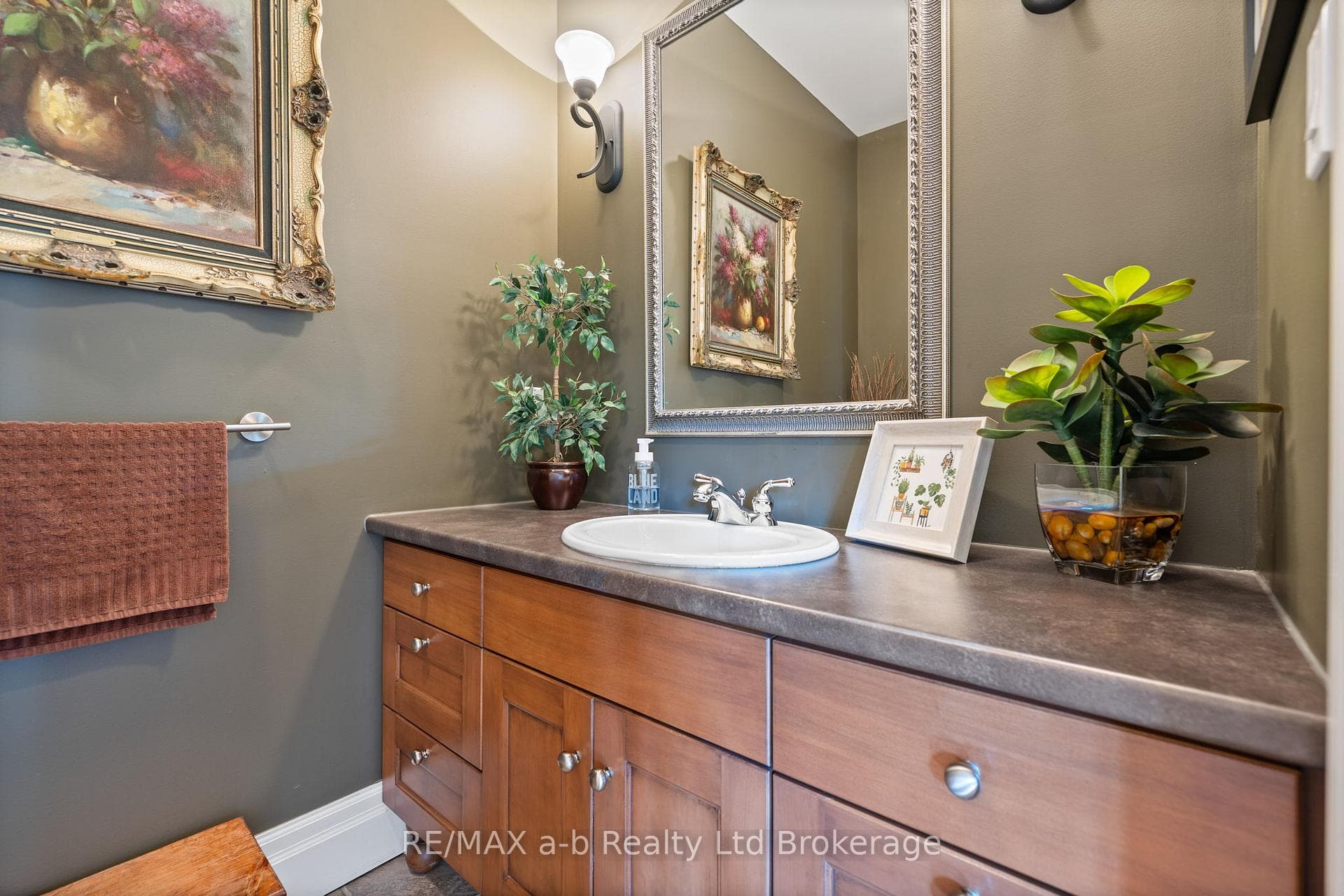 Main 2PC Bathroom