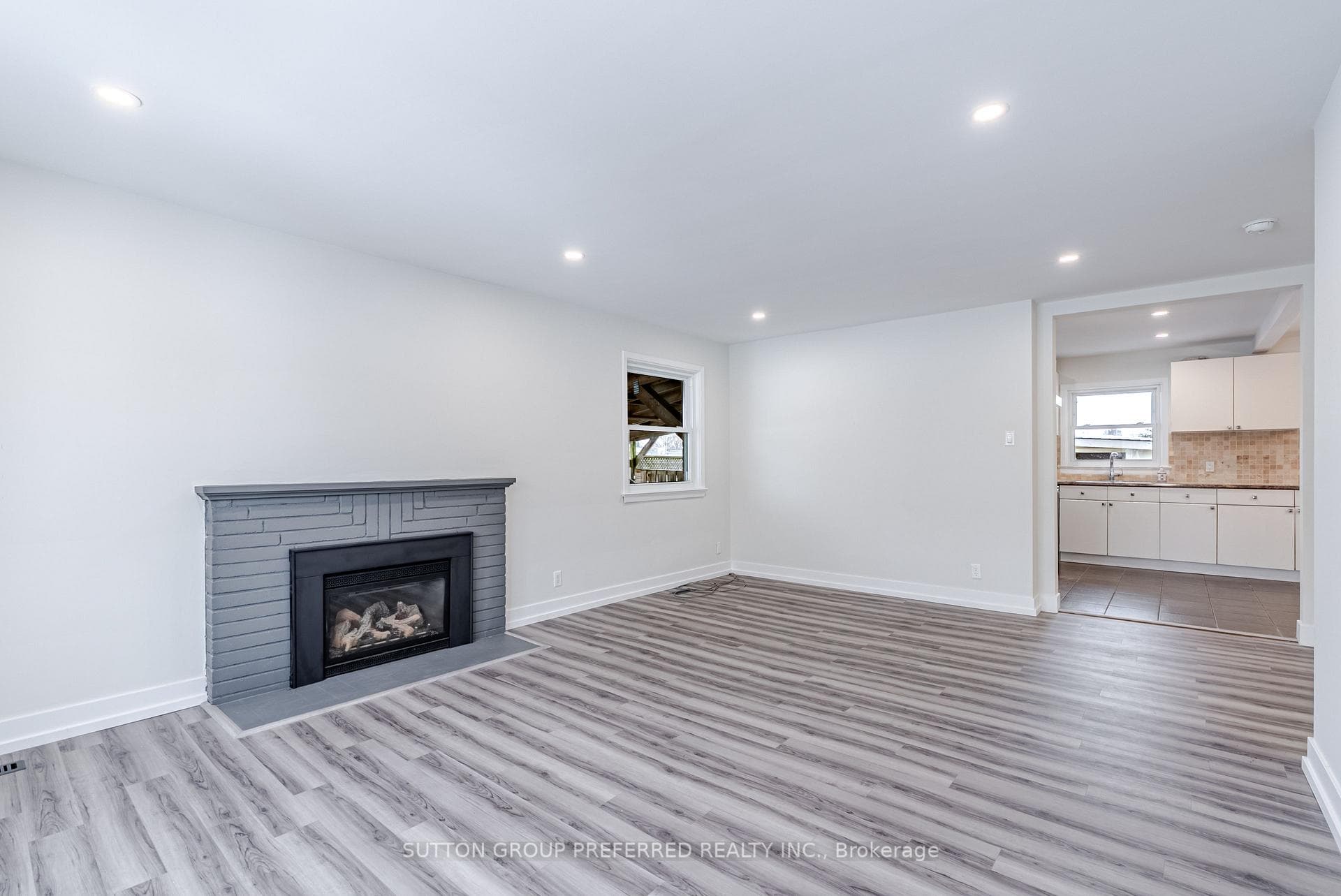 1697 Moffatt Avenue photo 17