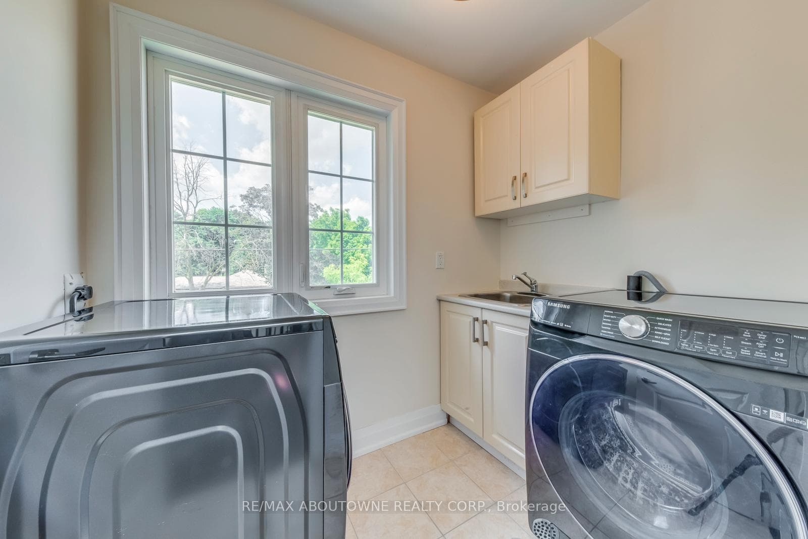 319 Holmes Avenue photo 37