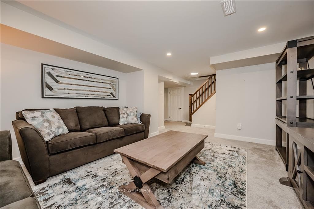 976 Danforth Avenue photo 27
