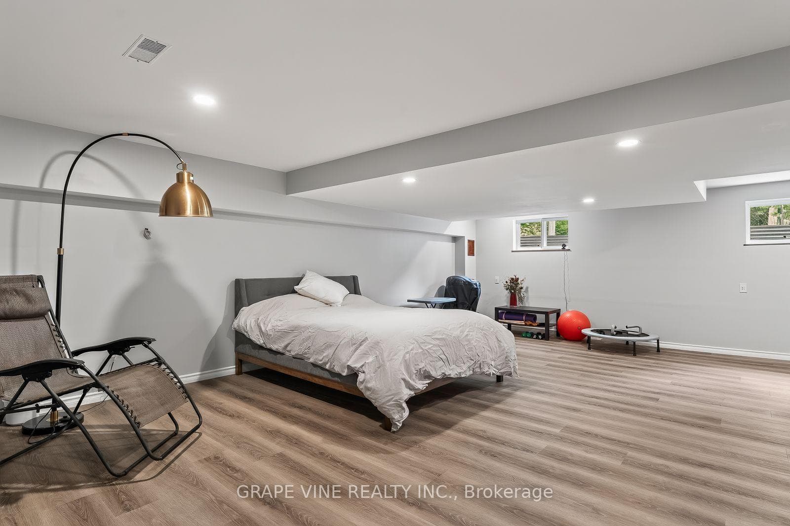 109 MIDVALE Drive photo 35