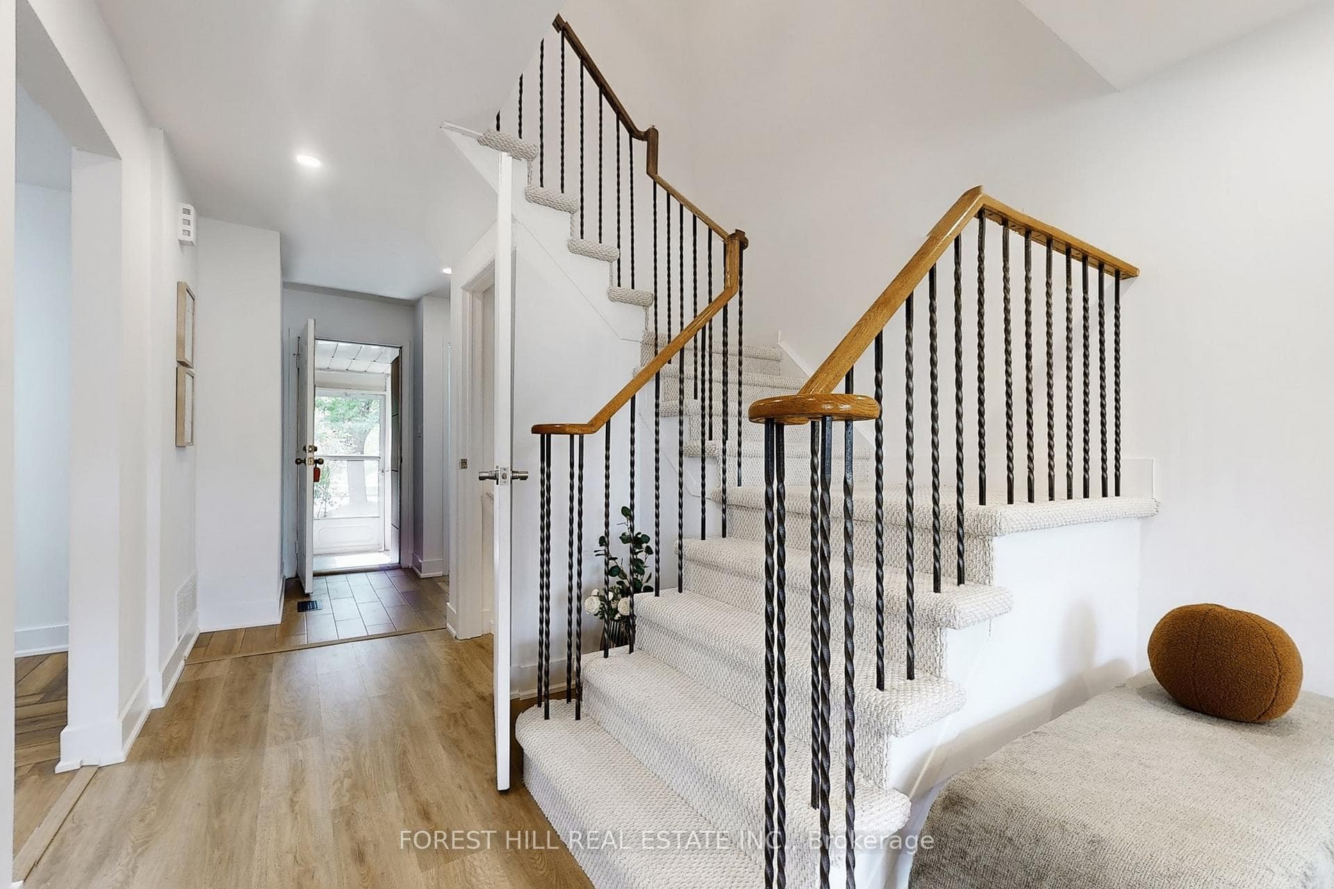 50 Coalport Drive photo 11