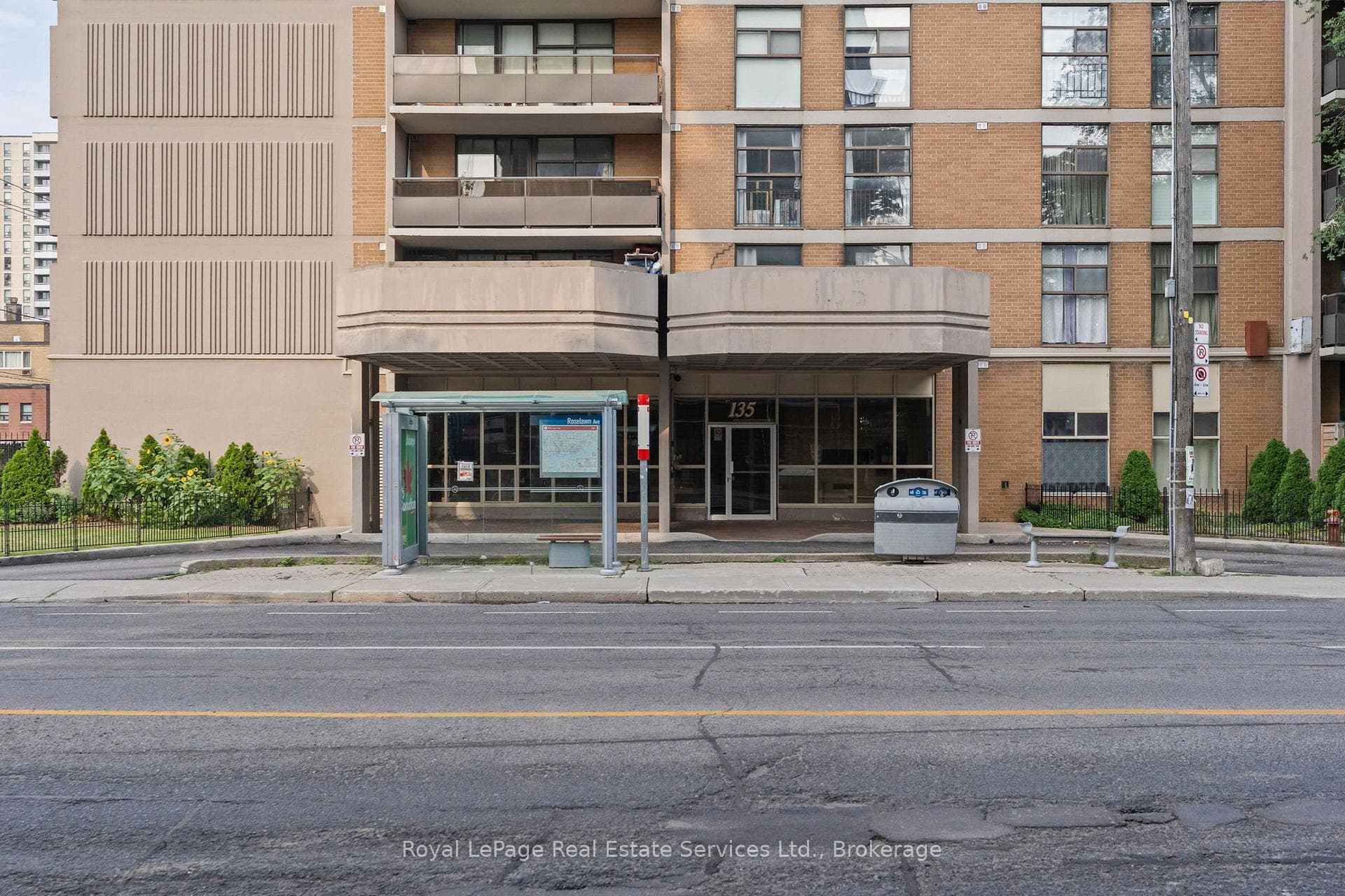 135 Marlee Avenue Unit 1202 photo 2