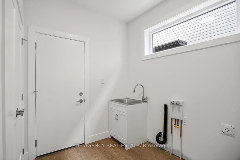 19 Poole Crescent photo 7