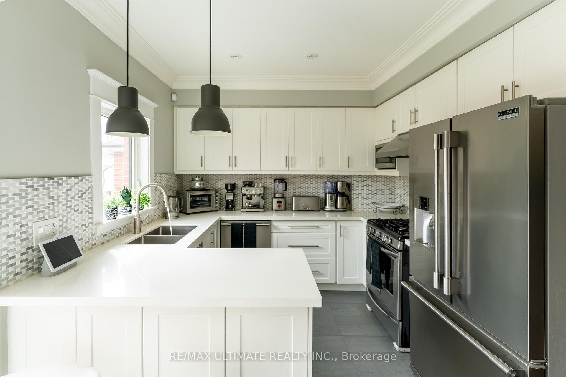 475 Salem Avenue photo 15