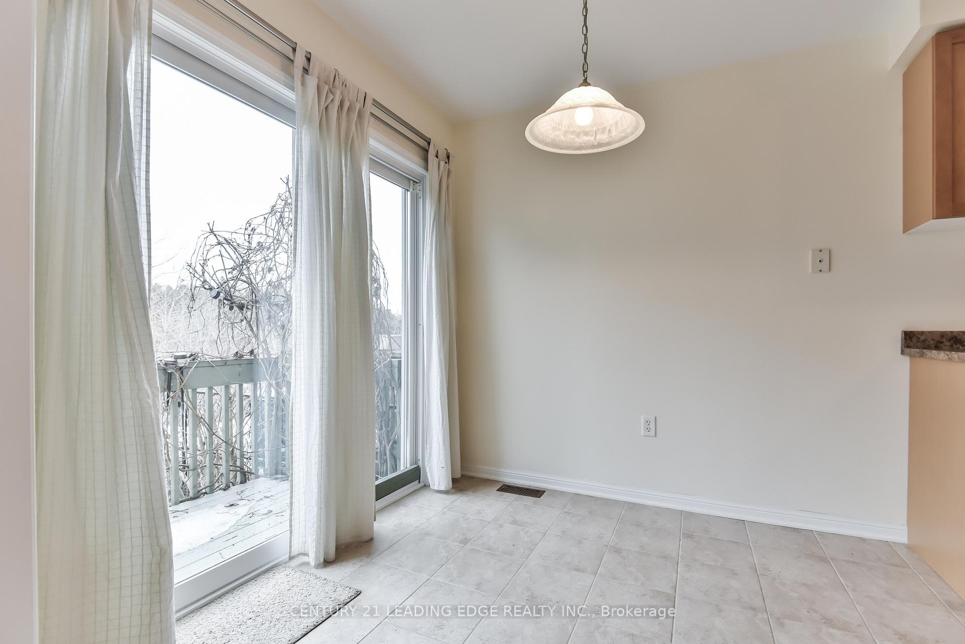 211 Weldon Road photo 4