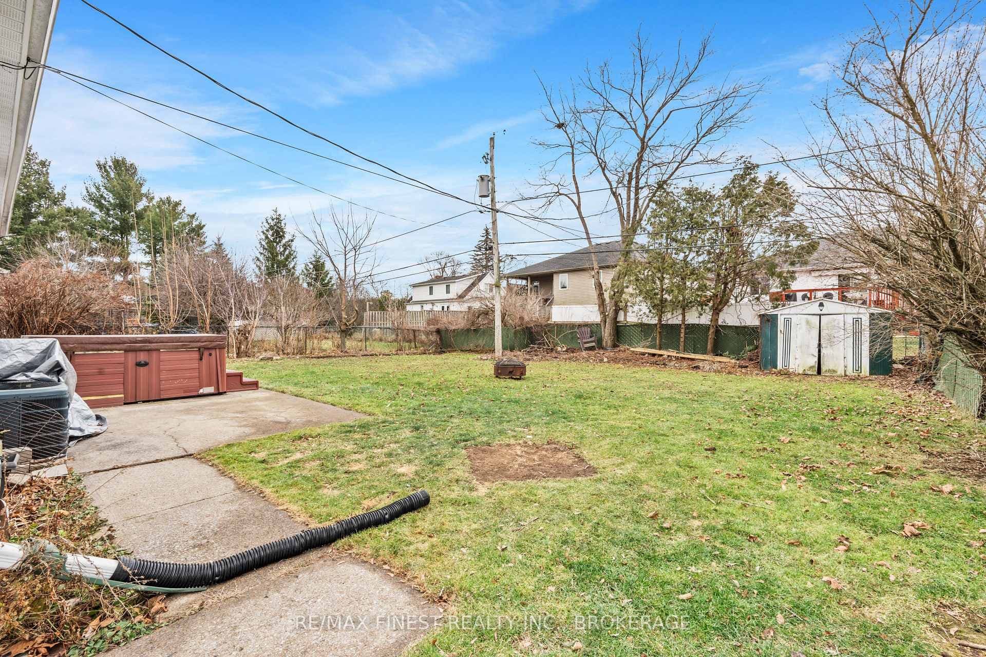 1331 Waverley Crescent photo 29