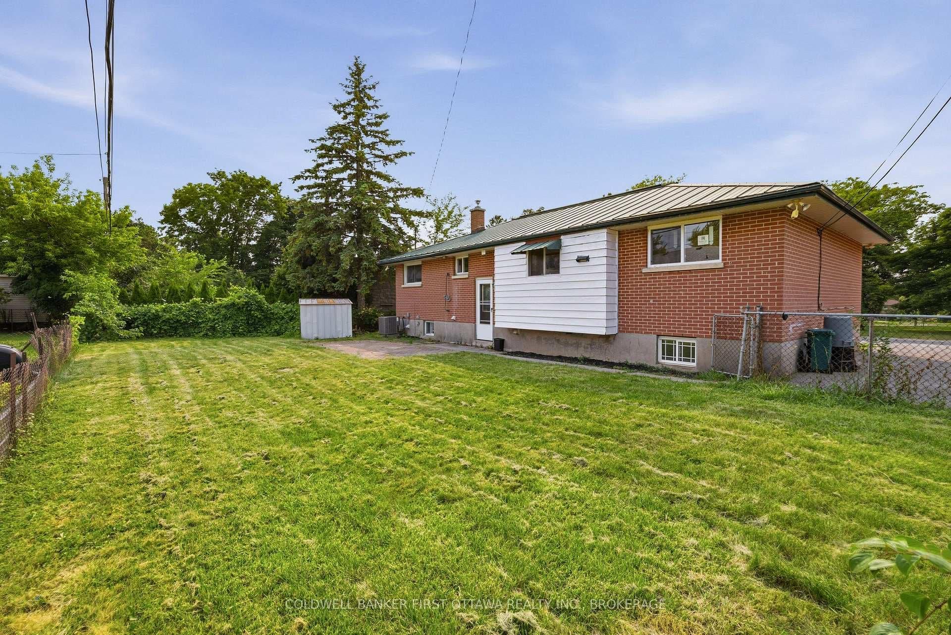 110 Liddell Crescent photo 32