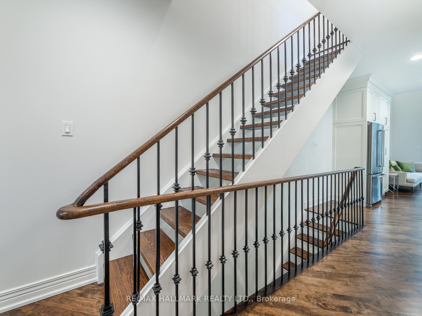 74 Macpherson Avenue photo 25