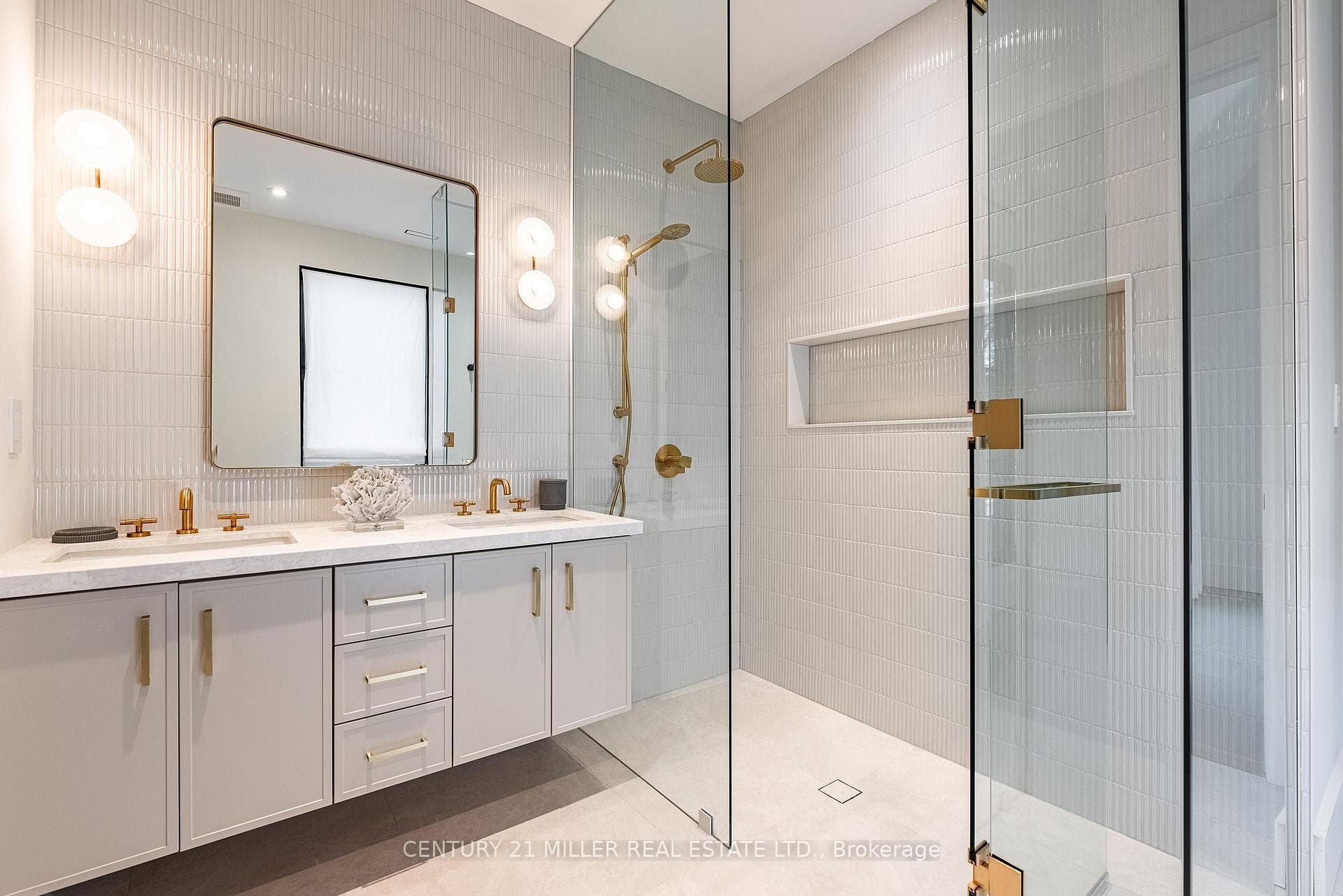 331 Macdonald Road photo 22