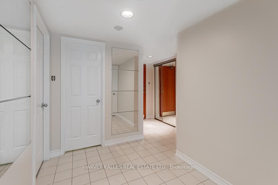 77 Harbour Square Unit 2507 photo 3