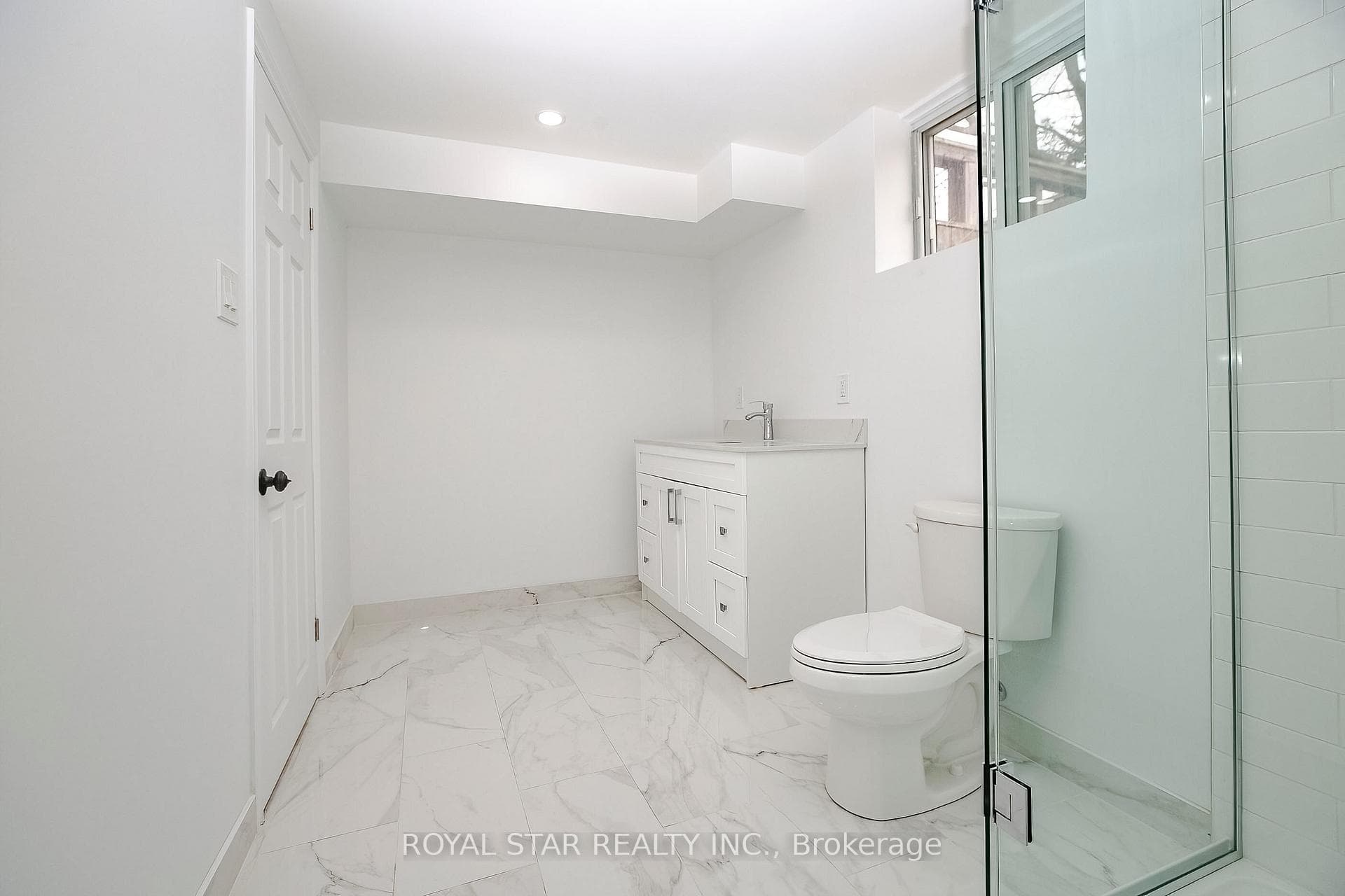 114 Wincott Drive Unit Bsmnt photo 15