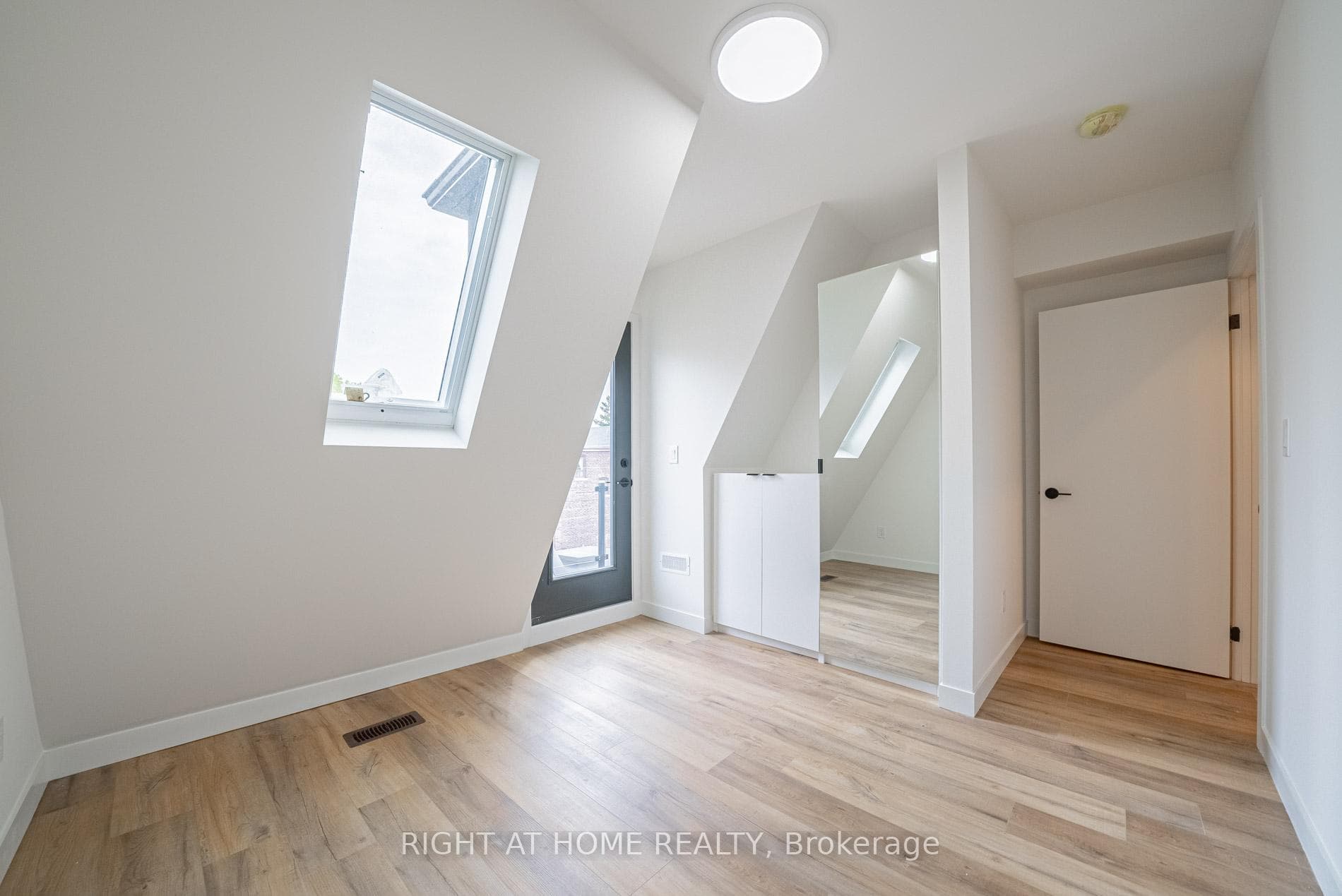 435 Grace Street Unit 4 photo 12
