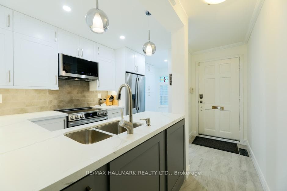 10 Buller Avenue Unit 13 photo 4
