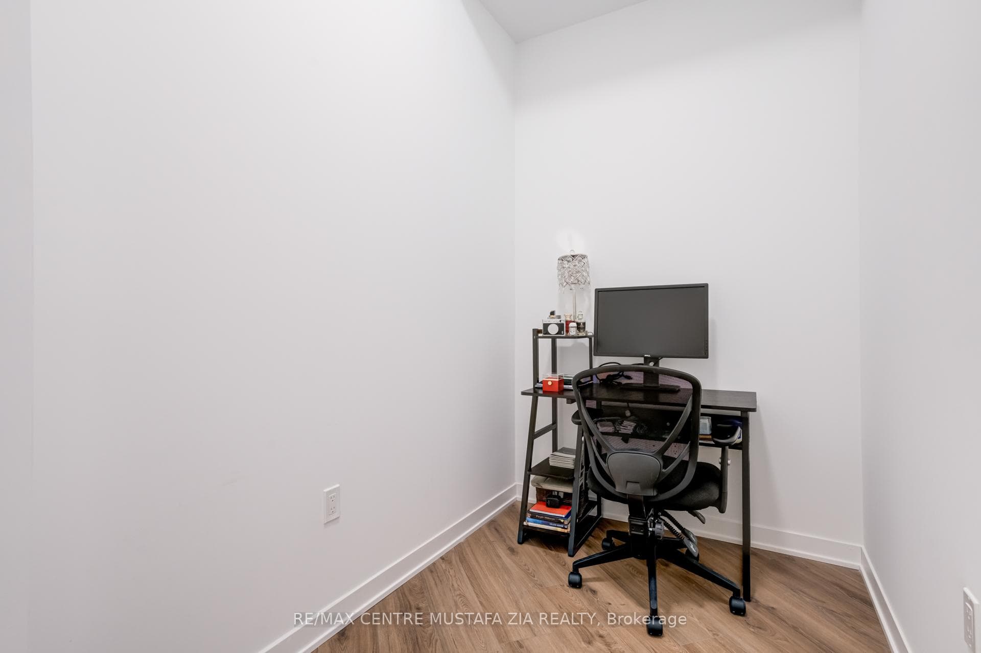 395 Dundas Street Unit 217 photo 10