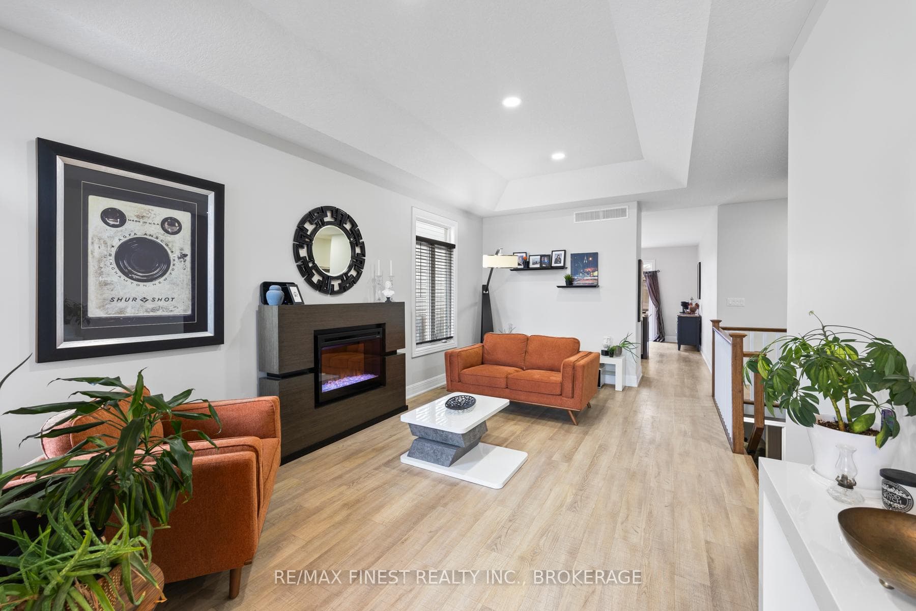 1330 Grace Avenue photo 6