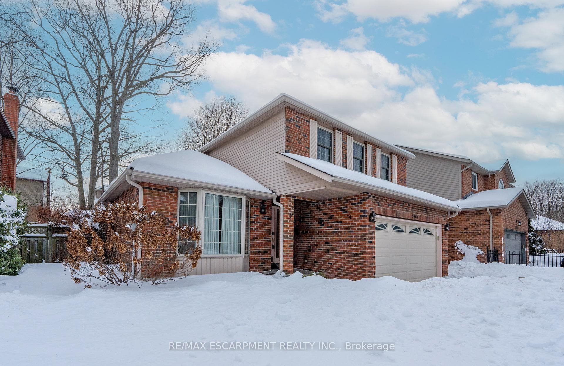 2068 Headon Road photo 3