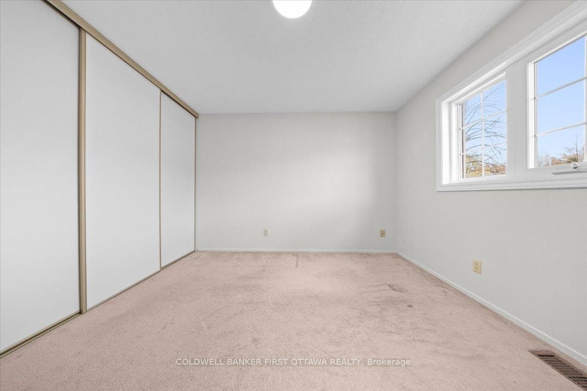 1841 Thistleleaf Crescent photo 24