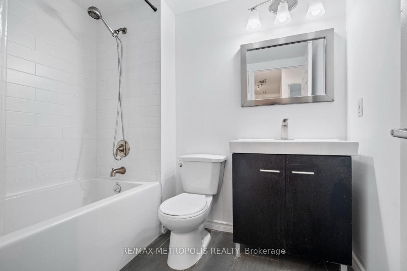 8 Lee Centre Drive Unit 2101 photo 17
