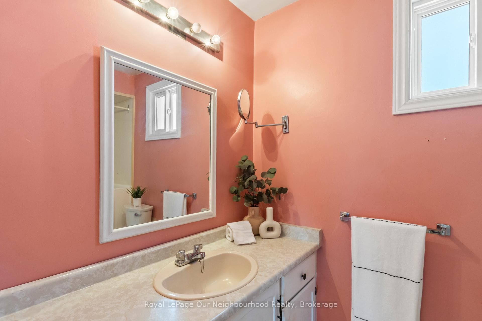 94 Howlett Avenue photo 11