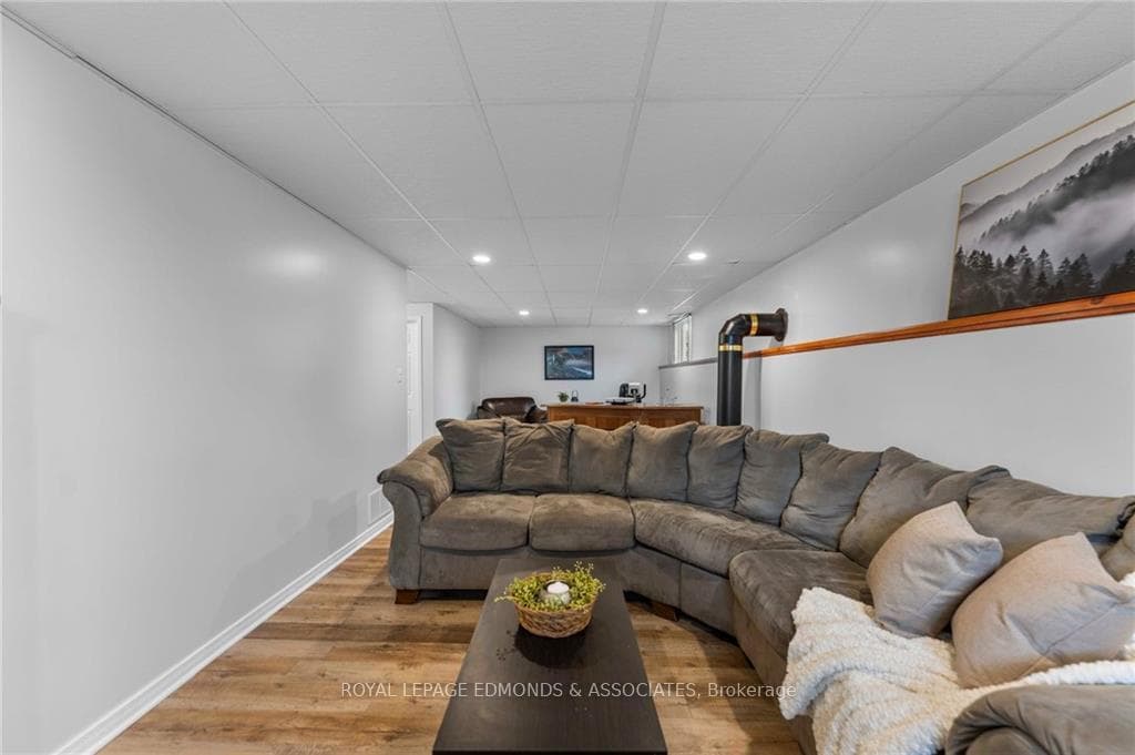 499 SHEPPARD Avenue photo 18